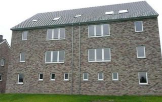 maison avec châssis en PVC