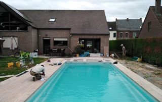 maison avec piscine extérieure