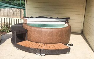 jacuzzi sur une terrasse