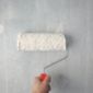 rouleau de peinture blanche 