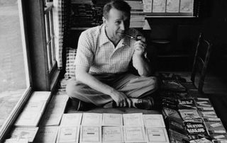Georges Simenon, livre, bureau, pipe