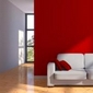 Canapé et mur rouge